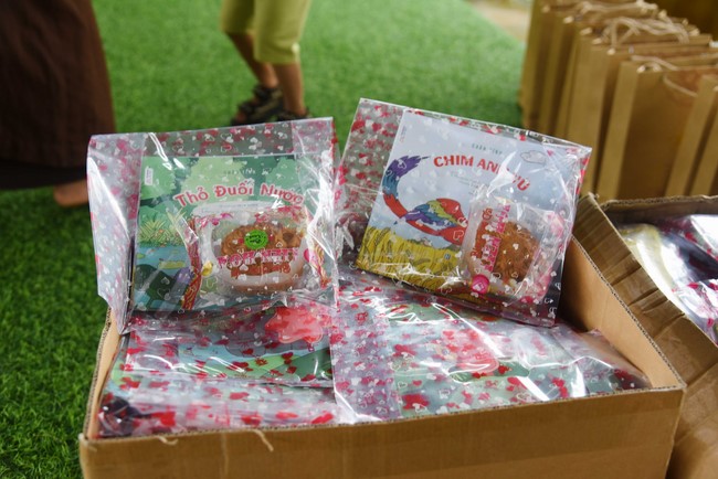 Ban Từ thiện: Tặng quà Trung Thu cho các em học sinh ở Đắk Som, Đăk Nông